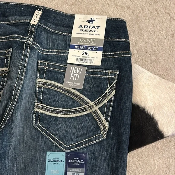 NWT Ariat bootcut Jeans 28s - Picture 2 of 4